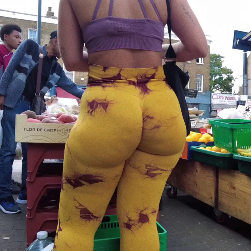 Hot big ass gym, she saw that I was filming